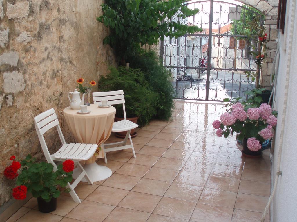 Old Town Center Apartments Supetar Chambre photo